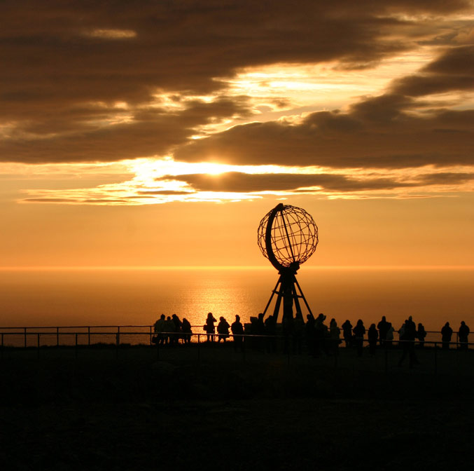 Observer le soleil de minuit, une féérie du cercle polaire